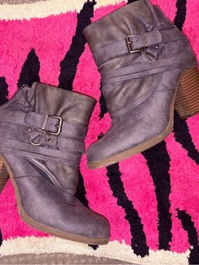 Women's Buckle Strap Ankle Boots - Gray